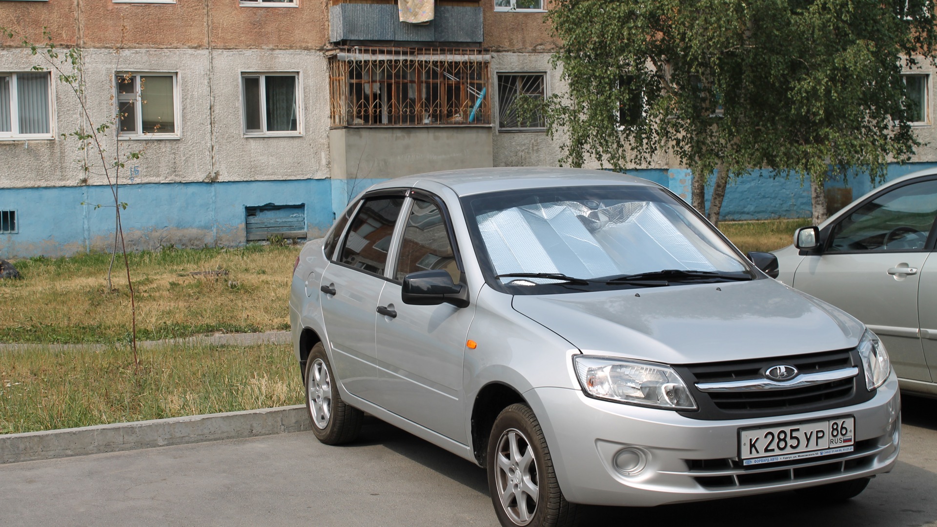 Lada Granta серебристая