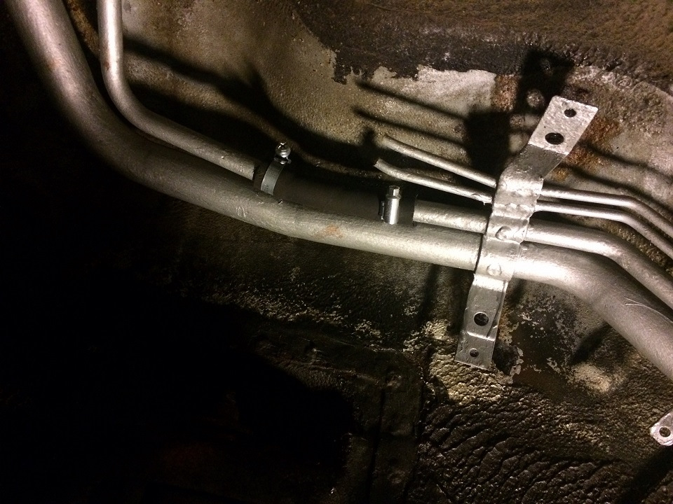 Заделанная трубка вентиляции. — Mitsubishi Pajero (3G)