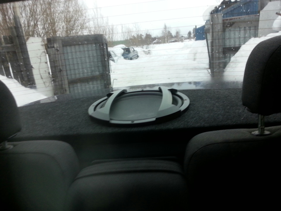 саб в полку — Lada Приора седан, 1,6 л, 2011 года | автозвук | DRIVE2