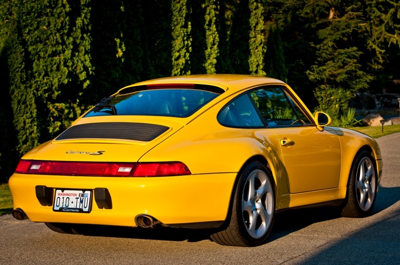 Желтый стар. Порше 993 желтый. Porsche 911 Carrera старый. Порше 911 993 желтый. Порше 928 желтая.