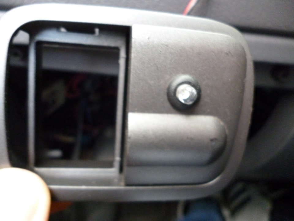 Замена лампочки на диодную в регулировке корректора фар в салоне ...