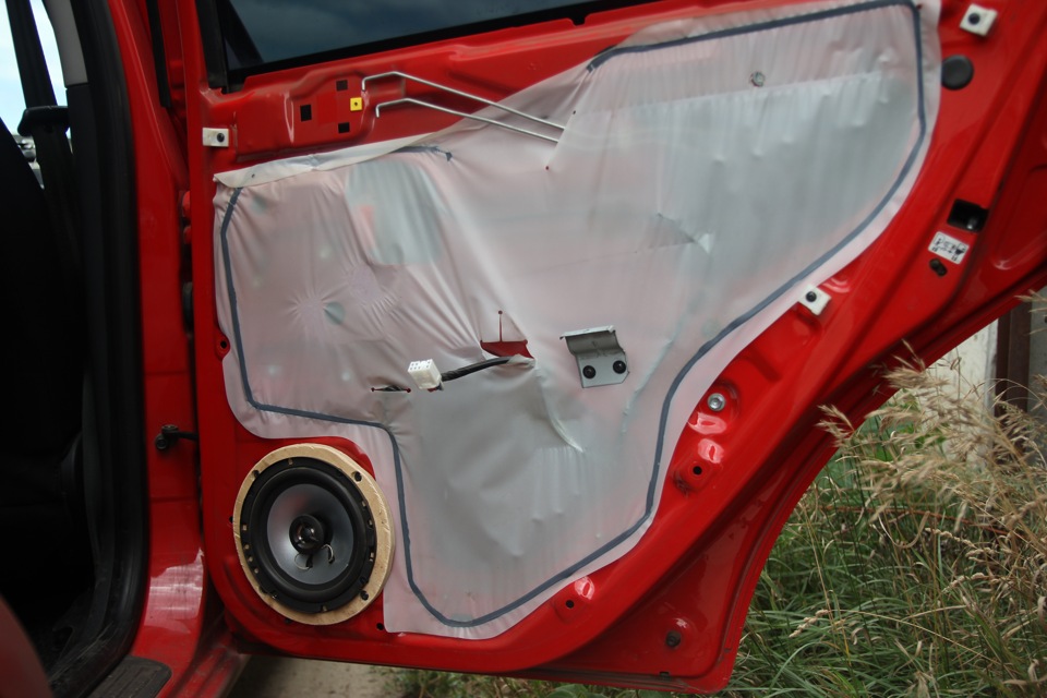 Hyundai getz шумоизоляция. Как снять двери гетц. Задняя дверь гетц. Как снять двери гетц. Шумка дверей гетц.