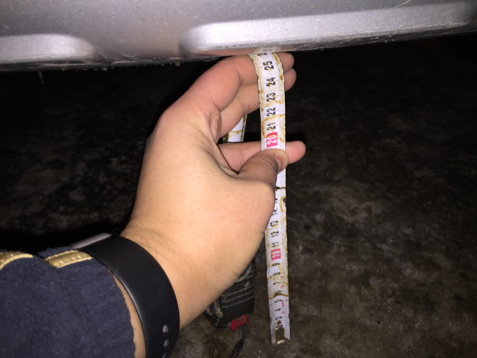 От земли до бампера 25,5 см, наверное неплохо, но бывают всякие бордюры, надо быть осторожным все равно — BMW 2 series Active Tourer (F45). Запчасти на фото: 822218