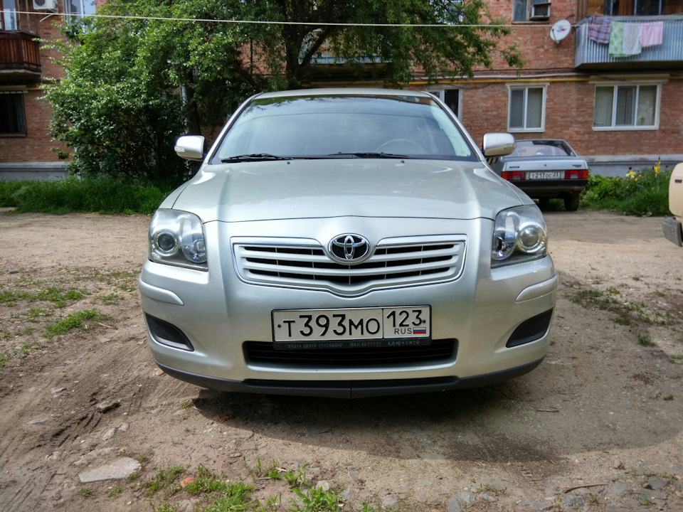 Передний бампер покрашен — Toyota Avensis II, 1,8 л, 2007 года ...