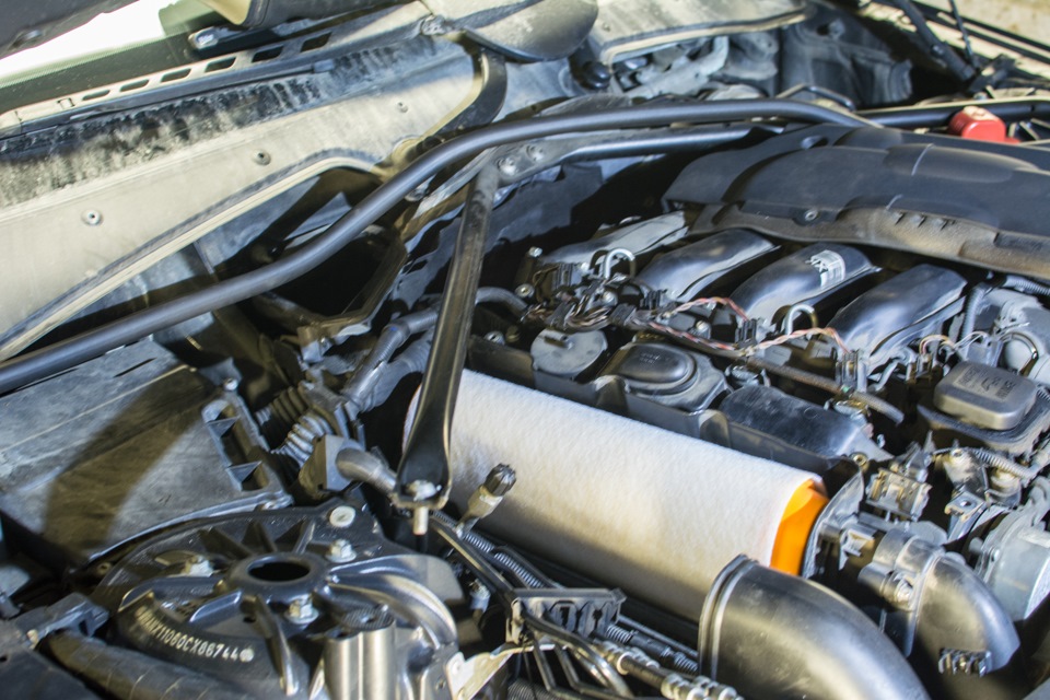 мне кстати пришлось еще открутить болт крепления усилительной балки (видно на фото) — BMW 5 series (E60)