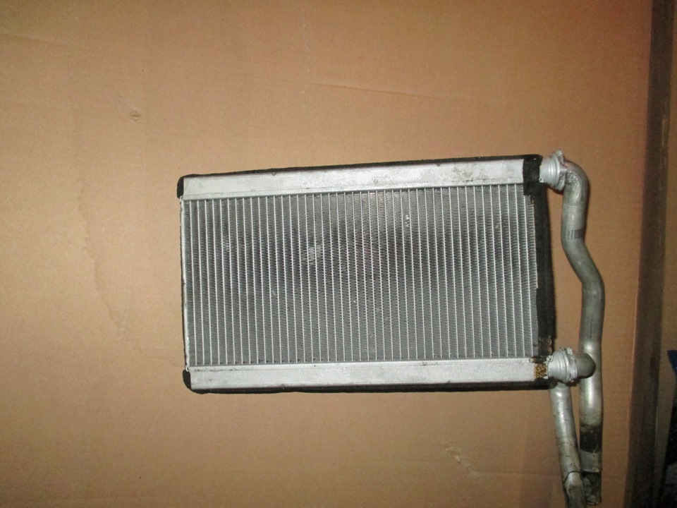 Печка мазда мпв. Радиатор Мазда МПВ 2.5 2001 год. Радиатор печки Mazda 2. Радиатор отопителя Мазда МПВ 2.5. Радиатор Мазда MPV 2.5.