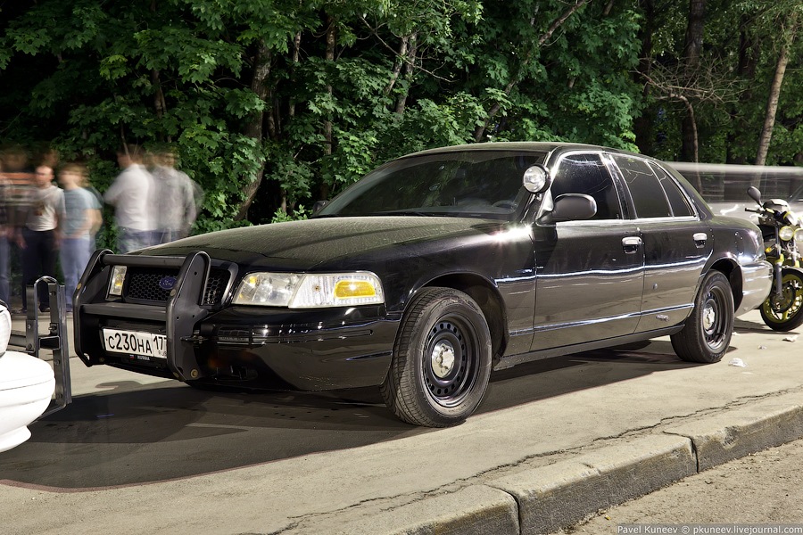 Ford crown. Форд Краун Виктория. Ford Crown Victoria 2002. Ford Crown Victoria 2015. Ford Crown Victoria черный.