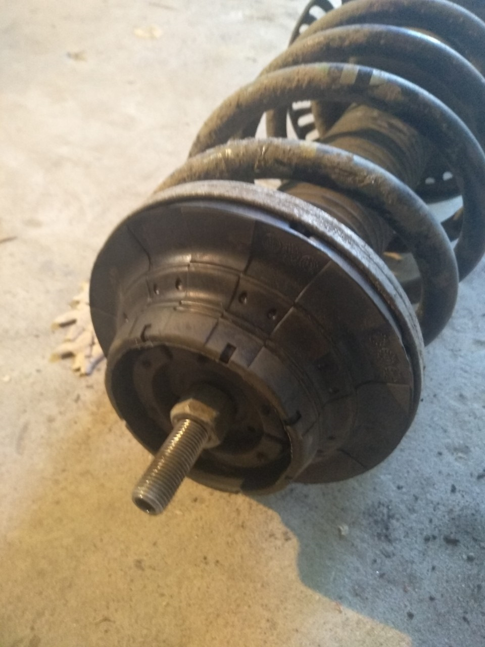 Замена опорного подшипника (правый) — Volkswagen Transporter T5, 2,5 л ...