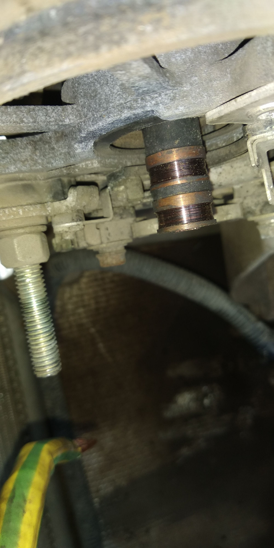 Замена контактных колец генератора — Lada Калина Универсал (1G), 1,6 л ...