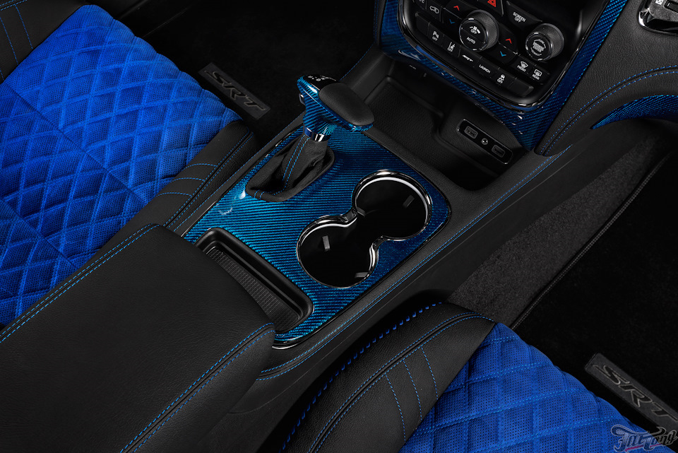 Dodge Durango SRT. Часть 5. Синий карбон в салон! — FatTony на DRIVE2