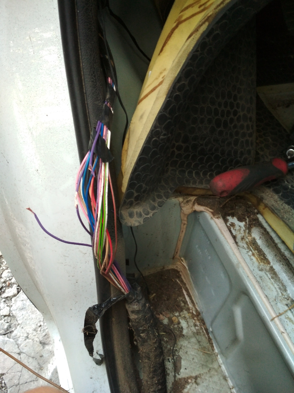 Помогите, провод заднего хода — Opel Vivaro (1G), 2,5 л, 2006 года ...