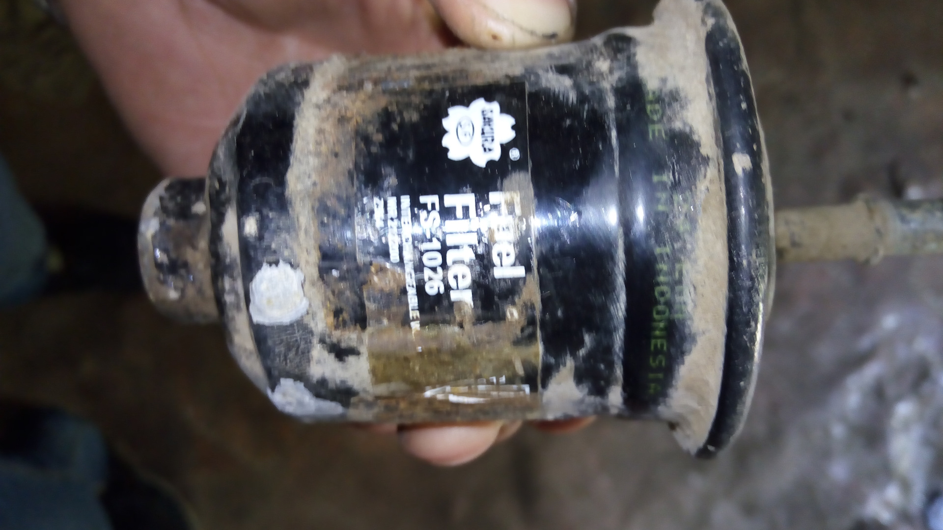 Масло монтеро спорт. Топливный фильтр Митсубиси Монтеро спорт. Фильтр топливный для Mitsubishi Montero Sport. Mitsubishi Montero Sport 3.0 топливный фильтр. Pajero.Montero дополнительный фильтр топлива.