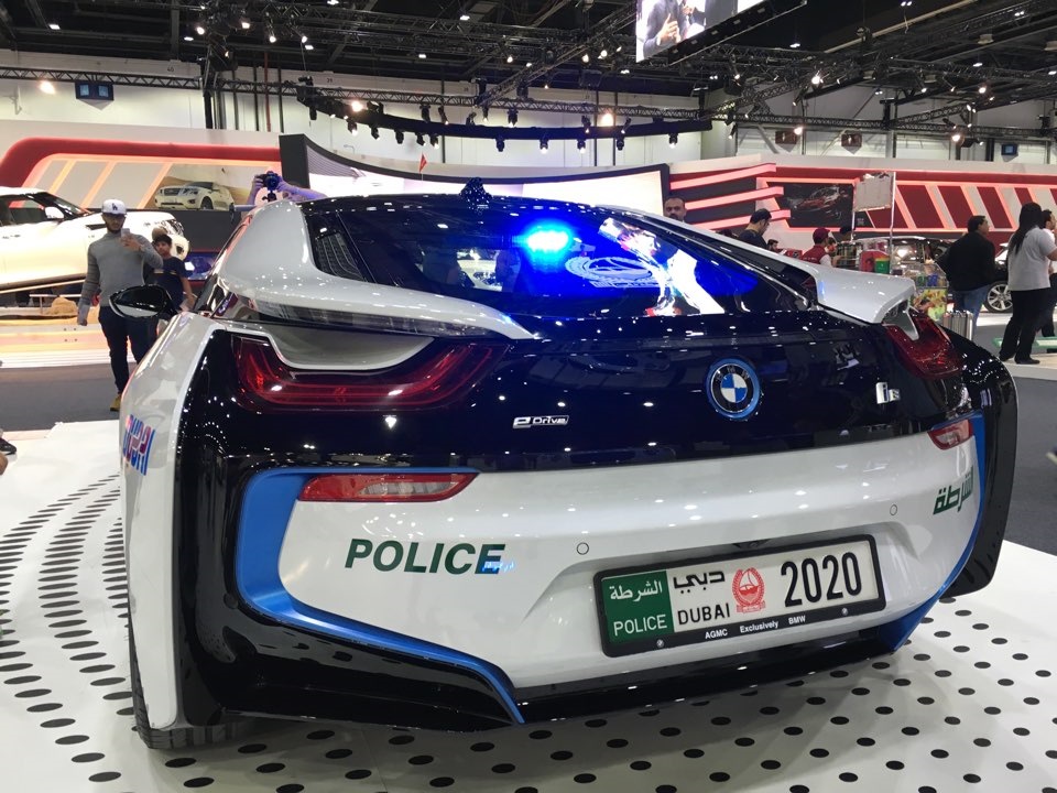 Drive dubai. Drive dubai. спортивные гонки в дубаи. дубай машины. дубайские стоянки машин.