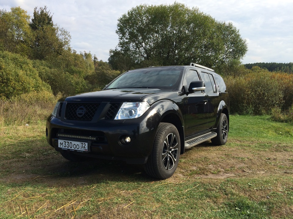 Патфайндер не едет. Nissan Pathfinder. Nissan Pathfinder 2010. Nissan Pathfinder r51 тонированный. Nissan Pathfinder черный тонированный.