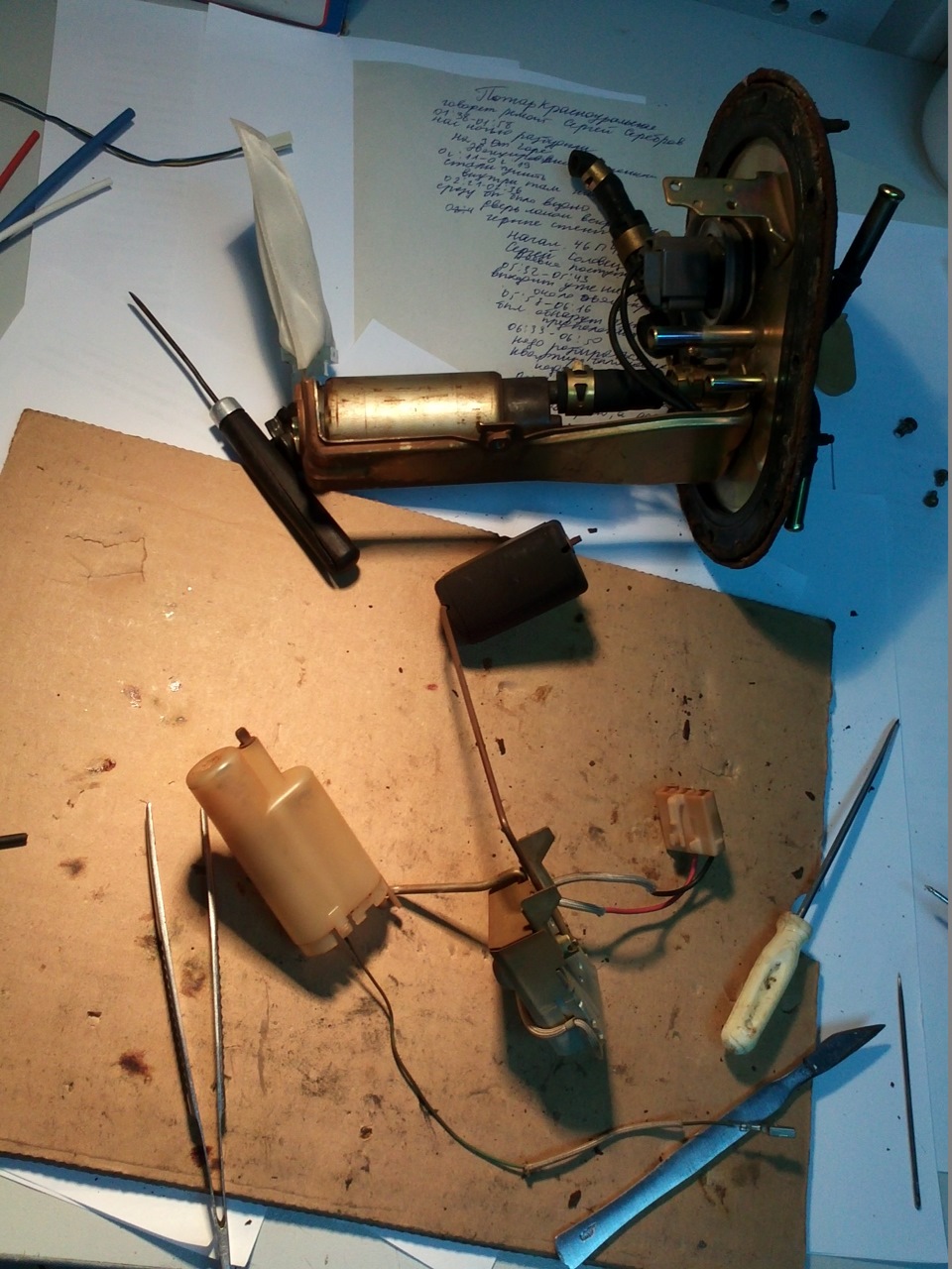 36. Не горит лампа минимального уровня топлива — Toyota Corsa (4G), 1,5 ...