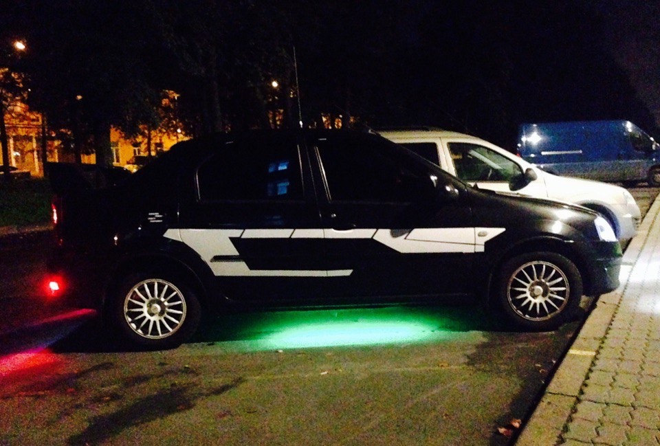 Подсветка днища и решетки радиатора — Renault Logan (1G), 1,6 л, 2010 ...