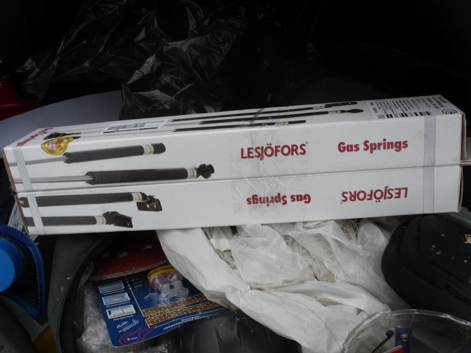 По номеру 8162039 бьется один амортизатор. Нужно соответственно два. — Nissan Primera (P12). Запчасти на фото: 8162039