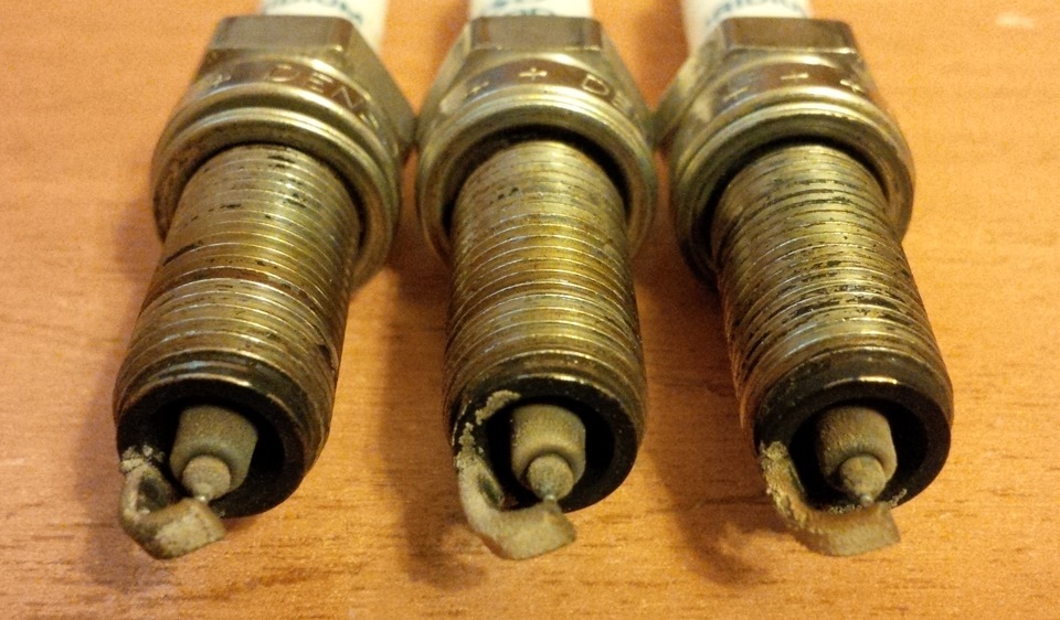 Замена свечей зажигания — Daihatsu Move (L150/L160), 0,7 л, 2007 года ...