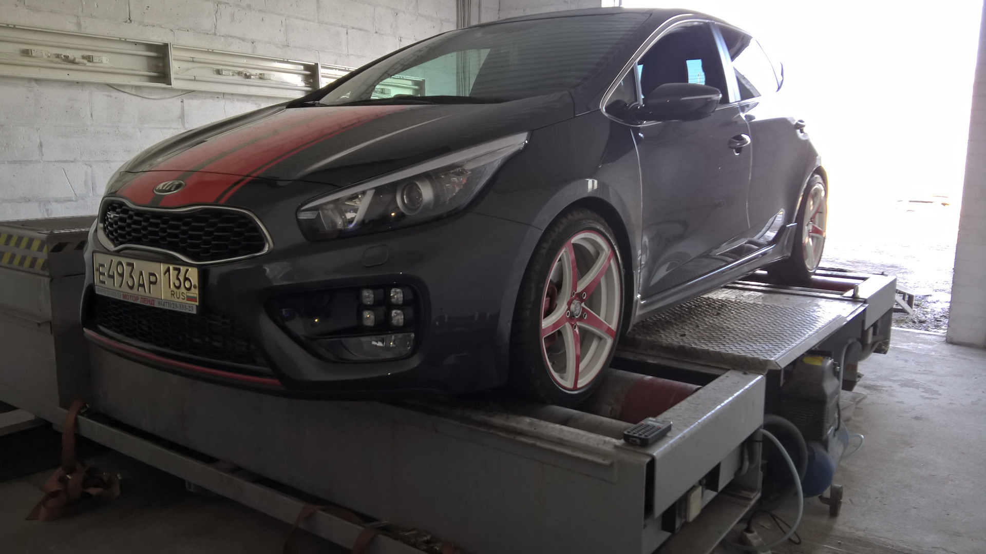 Kia Ceed JD 129 замер на стенде