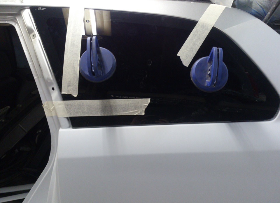 f0deb02s 960 Как наносить клей на стекло на авто