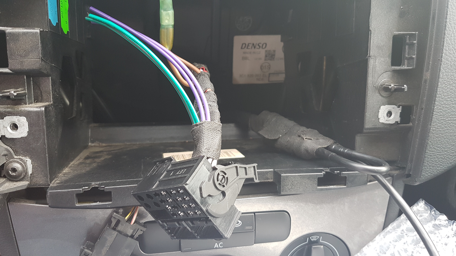 Установил RCD330G+ и блок парктроников с визуализацией — Volkswagen ...
