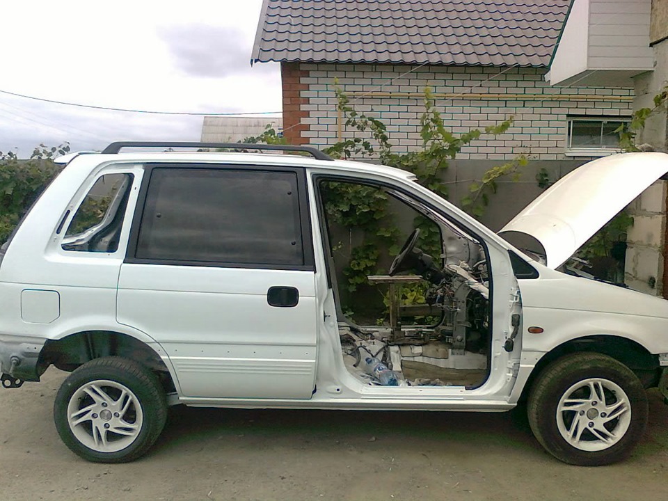 Mitsubishi runner. Мицубиси Спейс раннер. Митсубиси Спейс рунер 2. Митсубиси Спейс раннер синий Раптор. Мицубиси Спейс вагон оффроад.