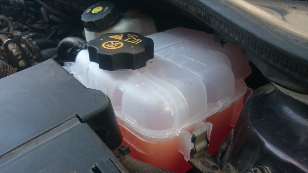 Метки антифриза. Бачок охлаждающей жидкости Opel Astra j 1.6. Увровеь антифриза Opel Astra j.