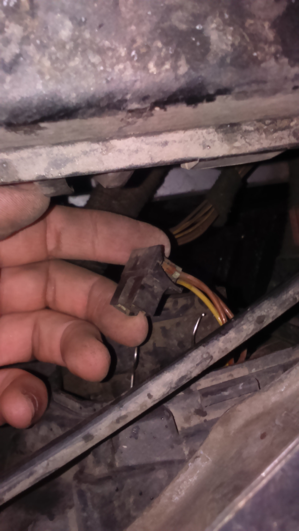 Снимаем разъём — Opel Corsa C