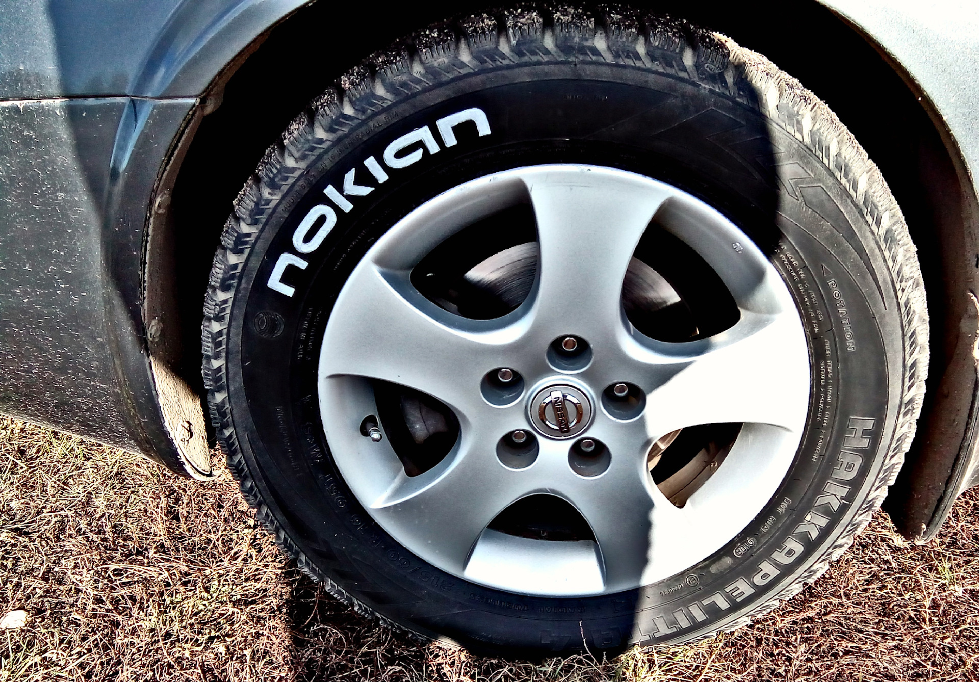 Шины nissan. Nissan rogue диски. Nissan serena c27зимнее шины драйв 2. Штатная резина на nissan qashqai 17. -nissan-rogue-sv-tire.