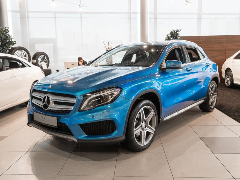 Мерседес Бенц GLA 200 синяя