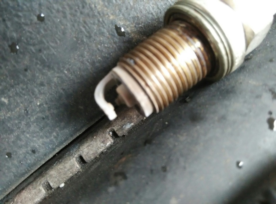 Свечи которые сейчас стоят денсо, как понять надо или нет менять? — KIA ...