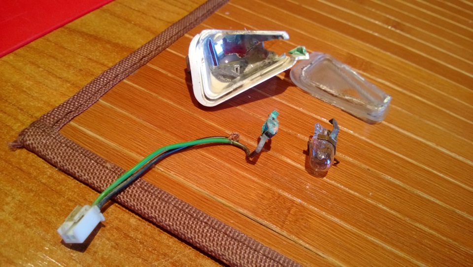 Лампы в птф форд с макс. Плафон подсветки на форд фокус 3 зеркала. Фонарь подсветки зеркала форд с макс 2006. Лампочки противотуманные на ford s max 2007 года. Led лампы ford s-max.