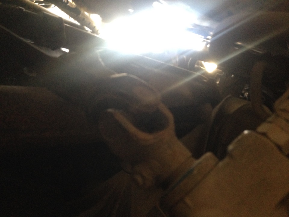 Устранение люфта рулевого колеса/замена нижнего карданчика (крестовины ...