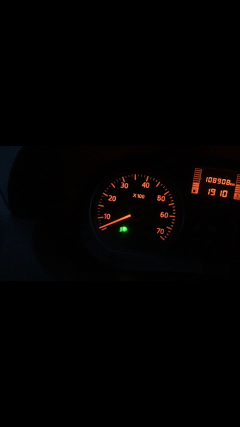 Логан 2 тахометр на холостом. Логан 8 клапанов холостые обороты. 4 тахометр. Двигатель рено логан d211605. Рено логан 1 обороты двигателя на холостом ходу.