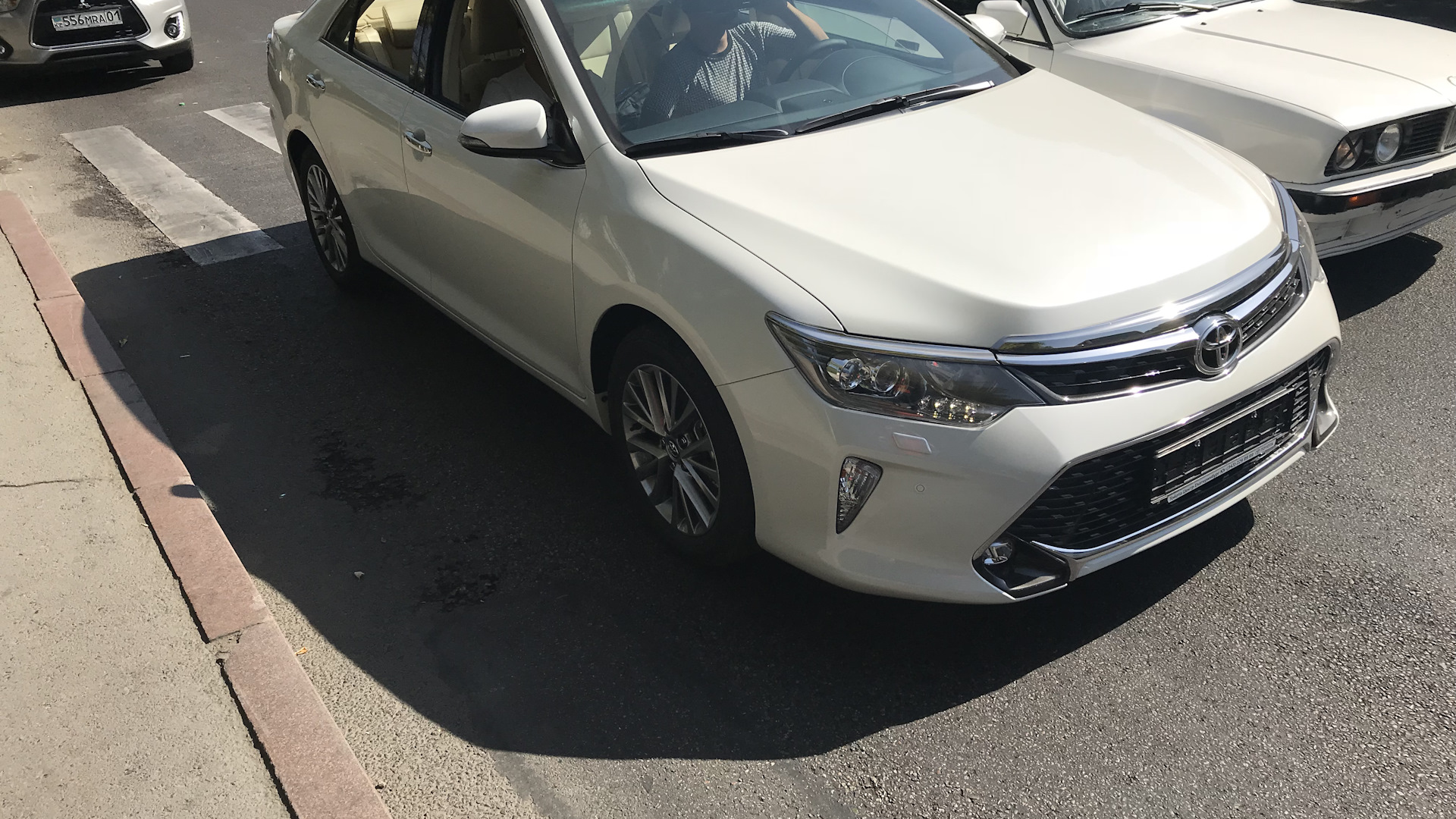 Камри 2 отзывы. 2018 Toyota Camry 2.5 l. 2018 Toyota Camry 2.5l White. Тойота Камри 60 2.5. Камри Тойота белый 60.