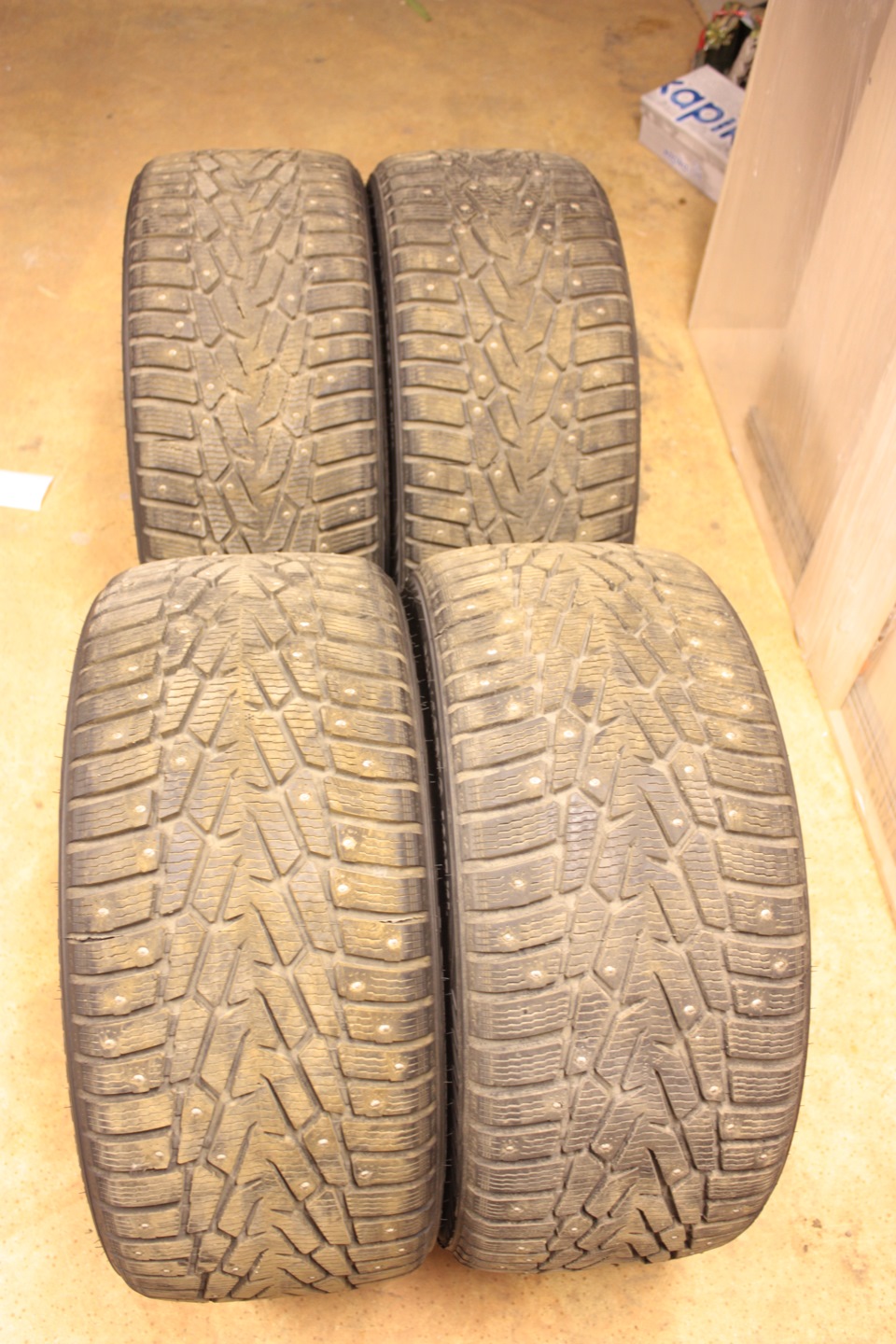 Никому Hakkapeliitta 7 255/40 (шипы) в хорошем состоянии не нужна ...
