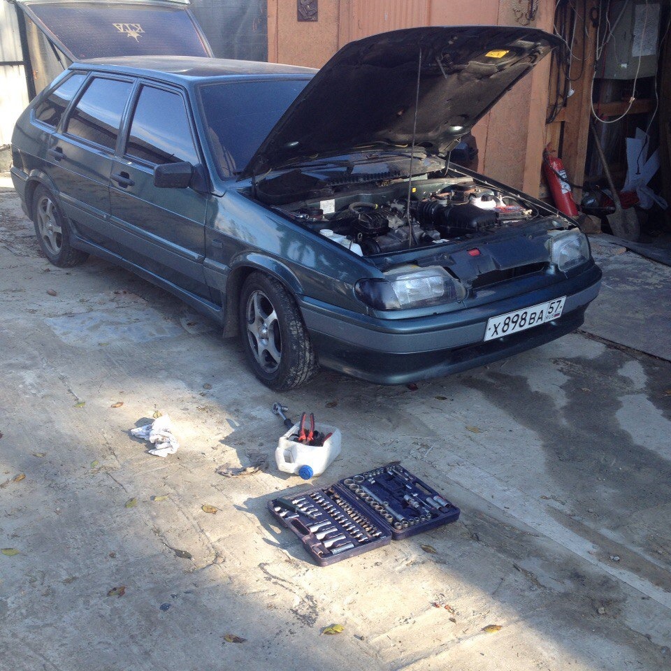 Менял прокладку под клапанной крышкой и сальник распредвала. — Lada ...