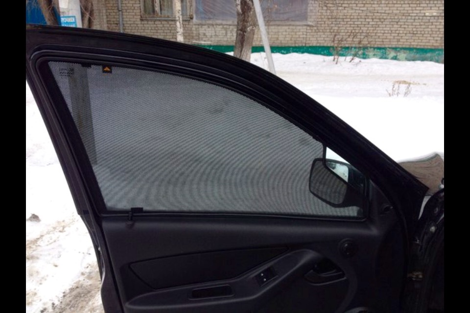 Каркасные шторки калина 1 седан. Каркасные шторки гранта лифтбек. Каркасные шторки гранта. Каркасные шторки гранта лифтбек. Раздвижные шторки на гранту.