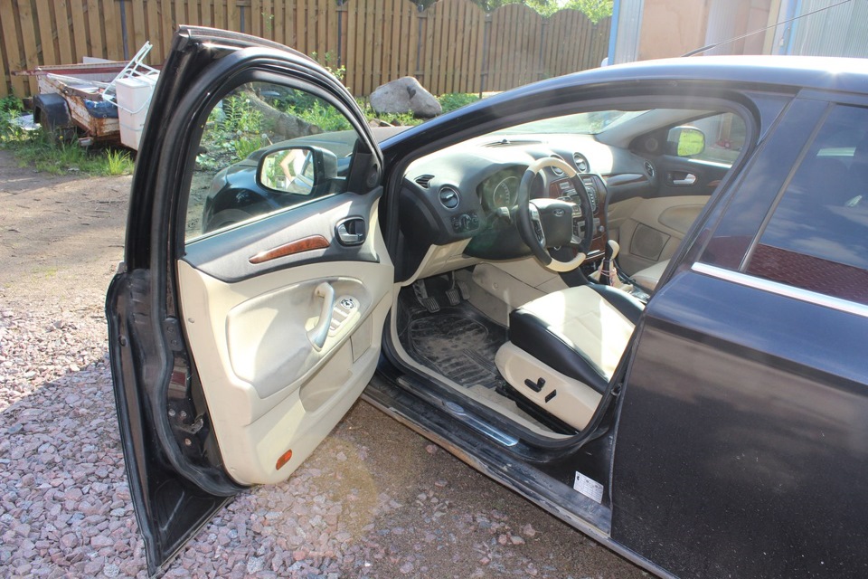 №9-Обшил водительскую дверь экокожей — Ford Mondeo IV, 2 л, 2007 года ...