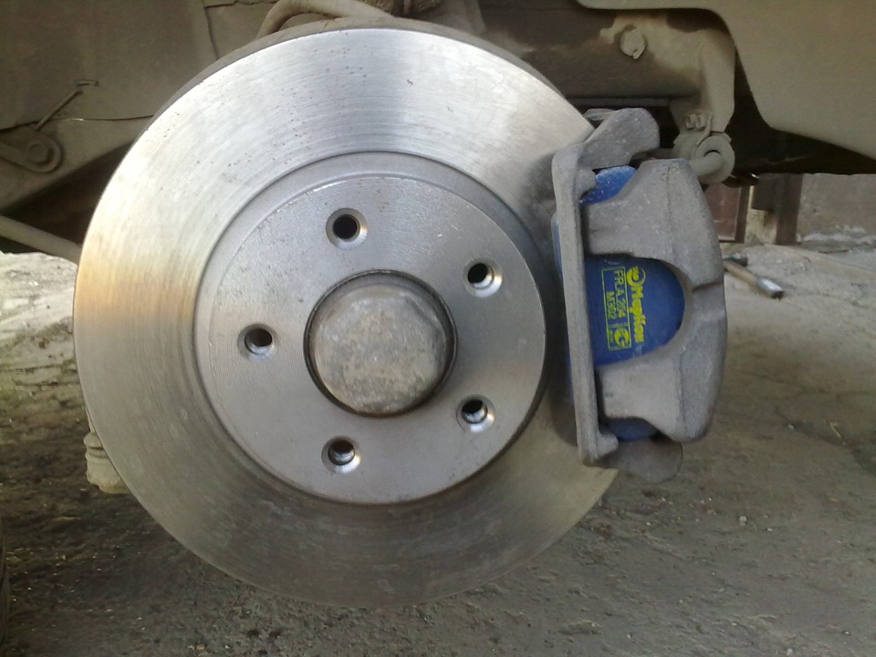 Замена тормозных дисков и колодок! — ГАЗ 3110, 2,3 л, 2000 года ...