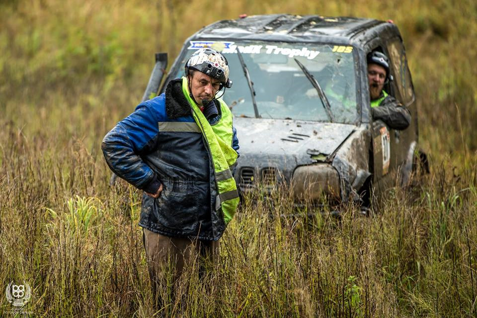 Там бобры, будем искать объезд — Suzuki Jimny (1G)