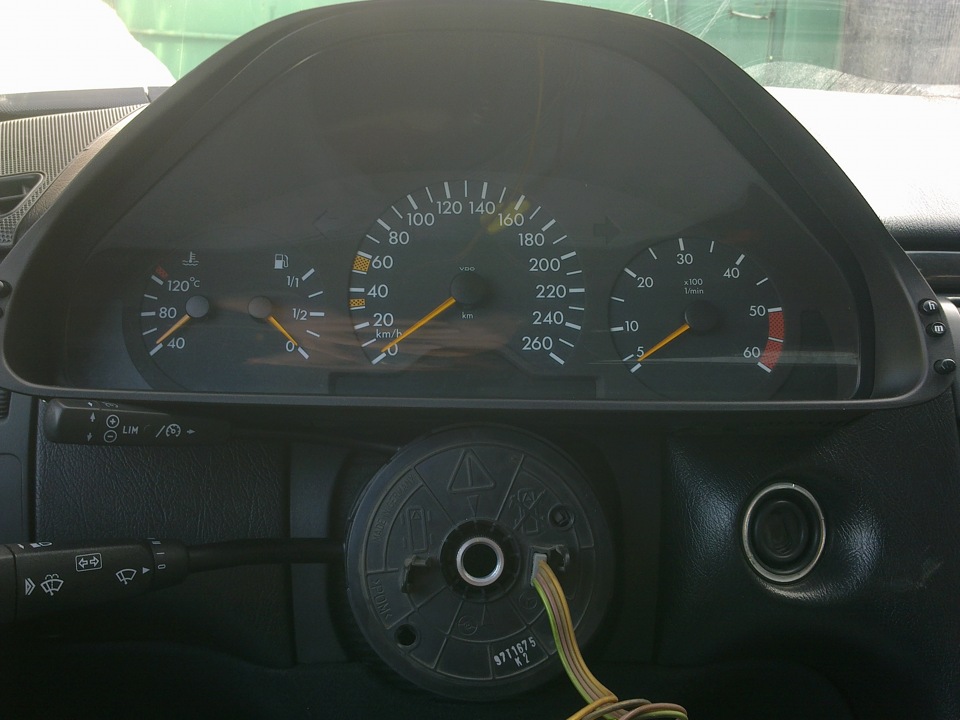 Руки щитком. Mercedes Benz w210 shitok pribor elektroni. Щиток приборов Mercedes-Benz w210 dashboard. Приборы Мерседес 210. Мерседес 210 отключается щиток приборов.