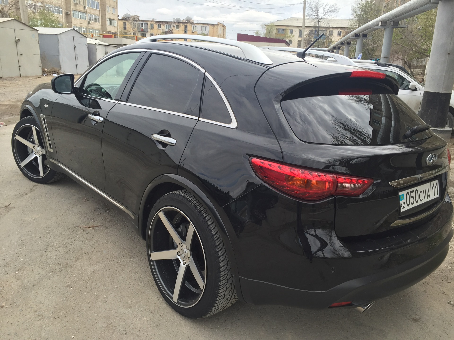 265 40 r22. Infiniti fx37 r22. Инфинити fx37 на ВОССЕНАХ. Инфинити FX И Vossen r22. Vossen r21 fx35.