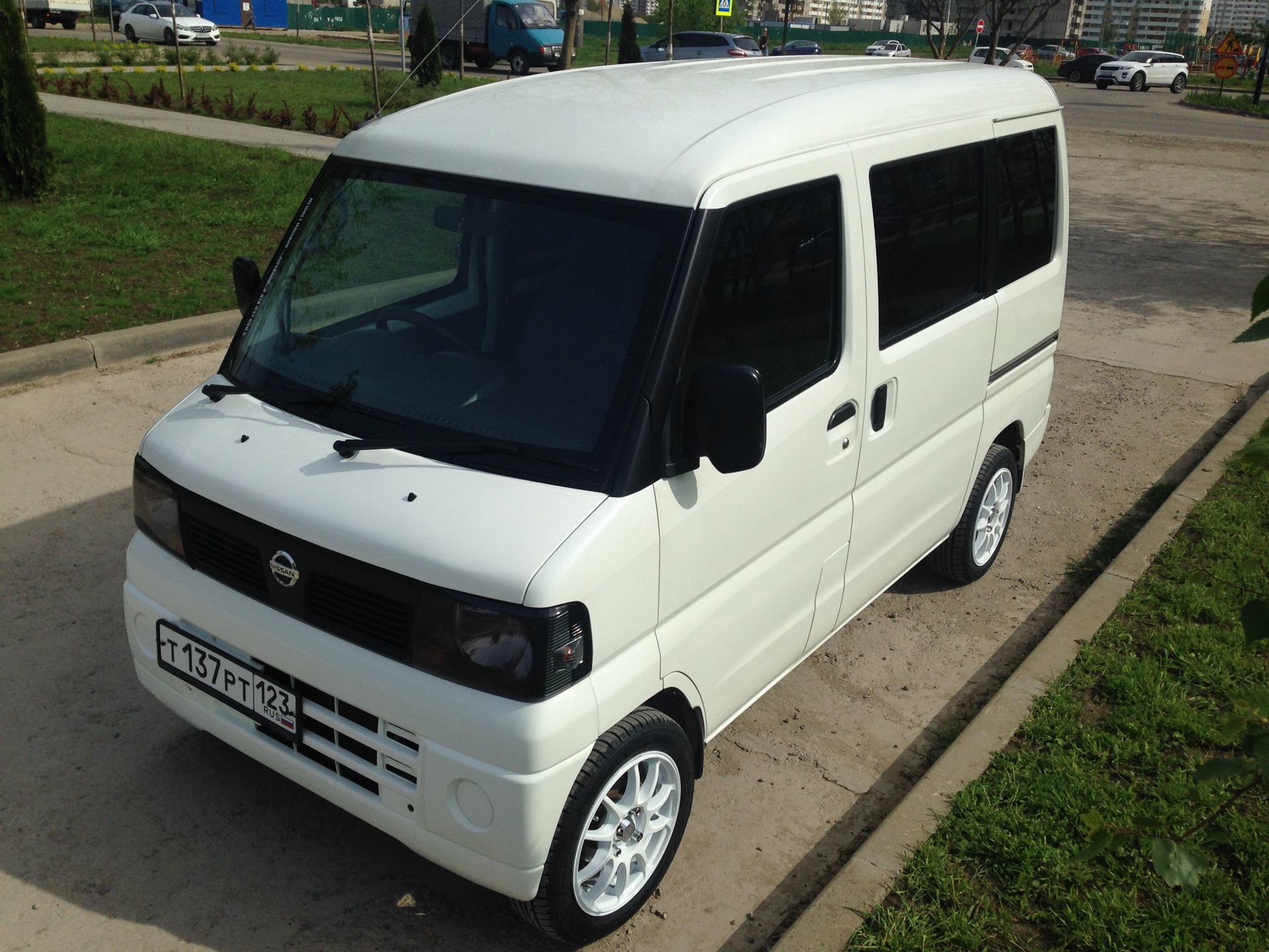 Ниссан клиппер. Nissan Clipper van. Nissan Clipper 2003. Nissan Clipper 2011. Крыша Nissan Clipper.