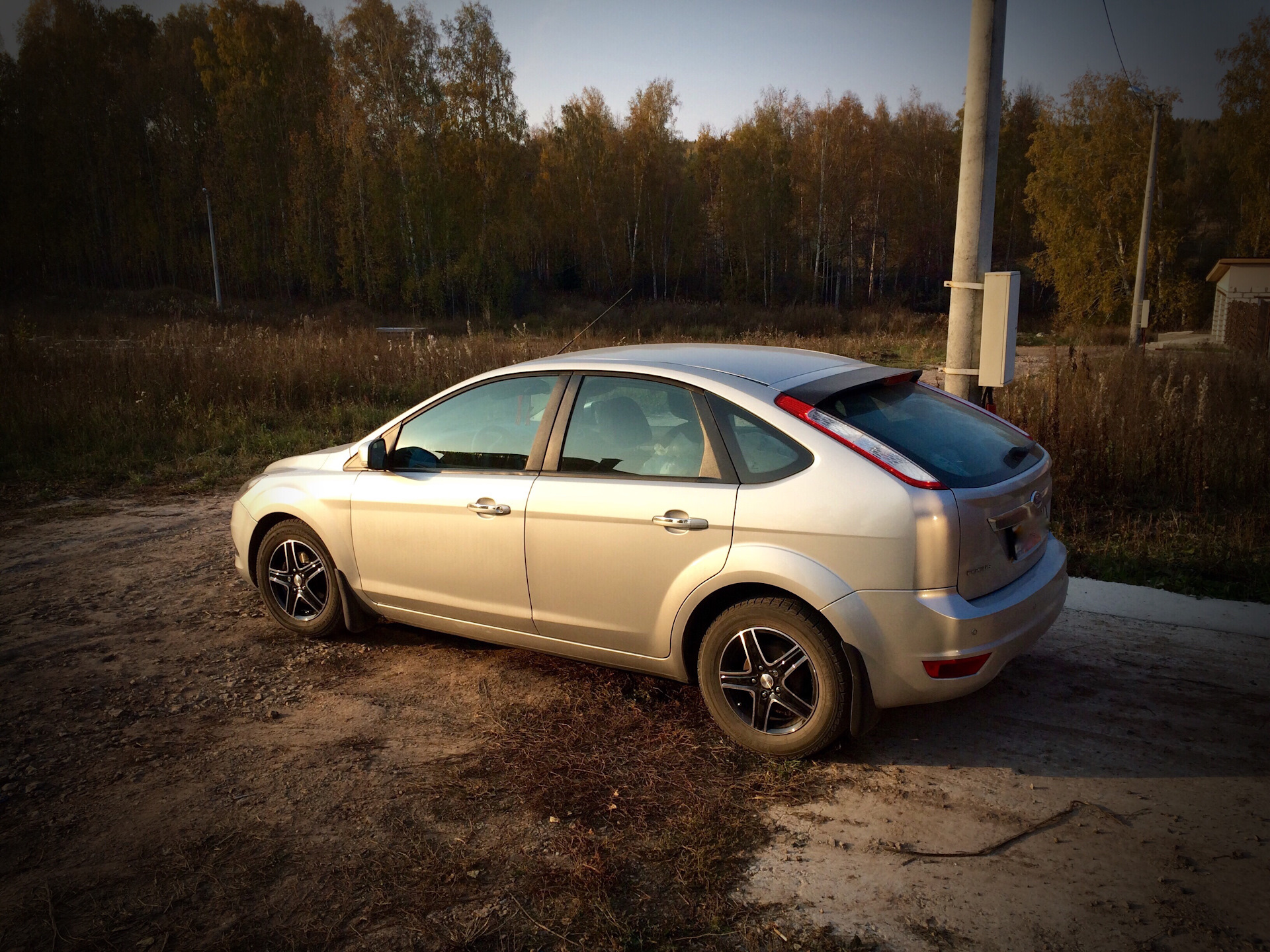 Вылет диска фокус 2. Ford focus 2 красный. 235/35 r19 focus 2. Ford focus 2 хэтчбек r17 st. Ford focus 2 r18.