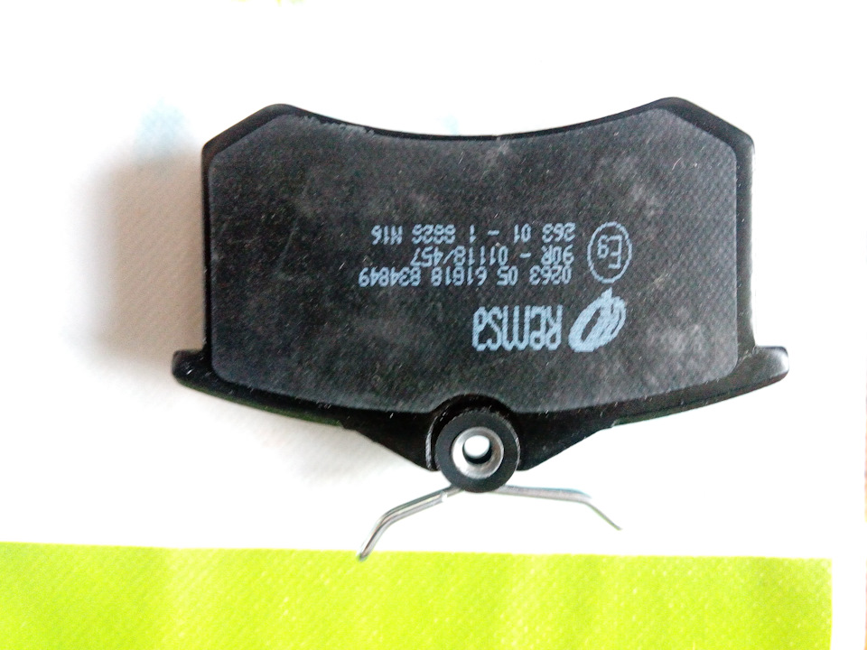 Тормозная колодка Remsa вверх ногами. — Renault Megane II. Запчасти на фото: 911888