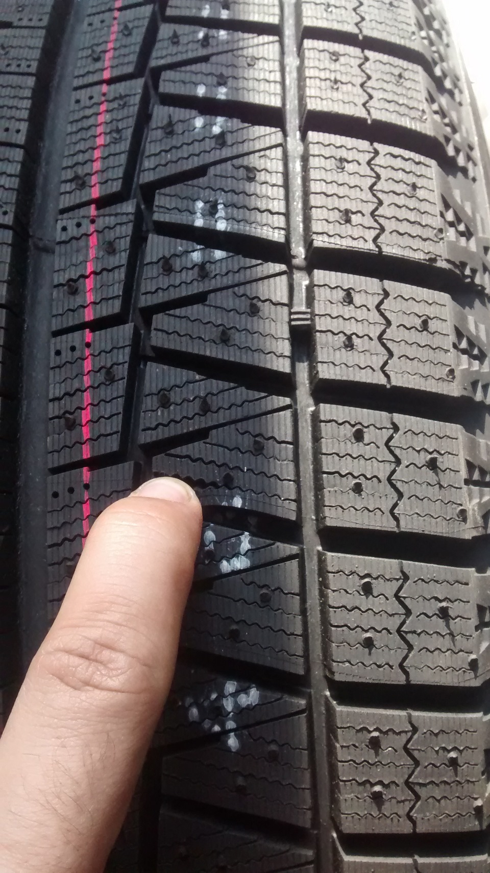 Шины бриджстоун зимние. Bridgestone Blizzak Revo липучка. Bridgestone Blizzak липучка r16. Bridgestone Blizzak зимняя липучка. Бриджстоун близак липучка.