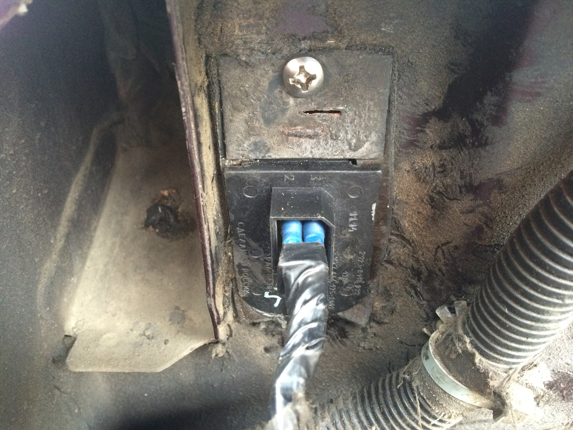 Подключение зеркала с автозатемнением и установка резистора печки ...