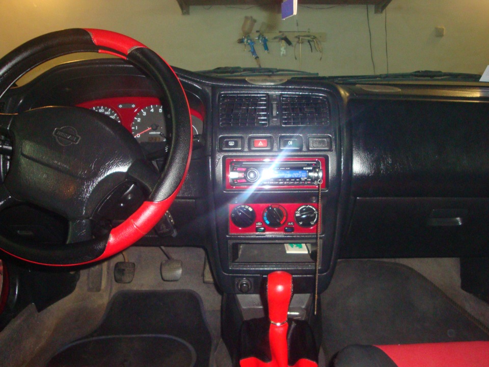 Салон, музяка, люстра — Nissan Almera I (N15), 1,4 л, 1997 года ...