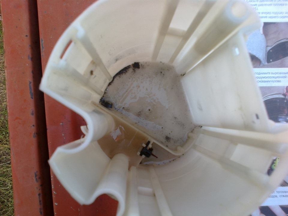 Замены топливного фильтра и сетоцки в баке. — Lada Калина Хэтчбек (1G ...